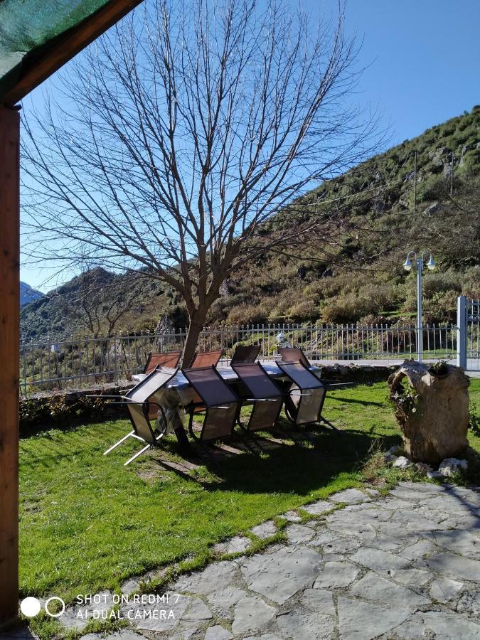 Hotel Xenonas Souliou à Samonída Extérieur photo
