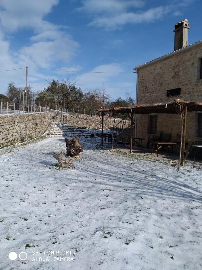 Hotel Xenonas Souliou à Samonída Extérieur photo