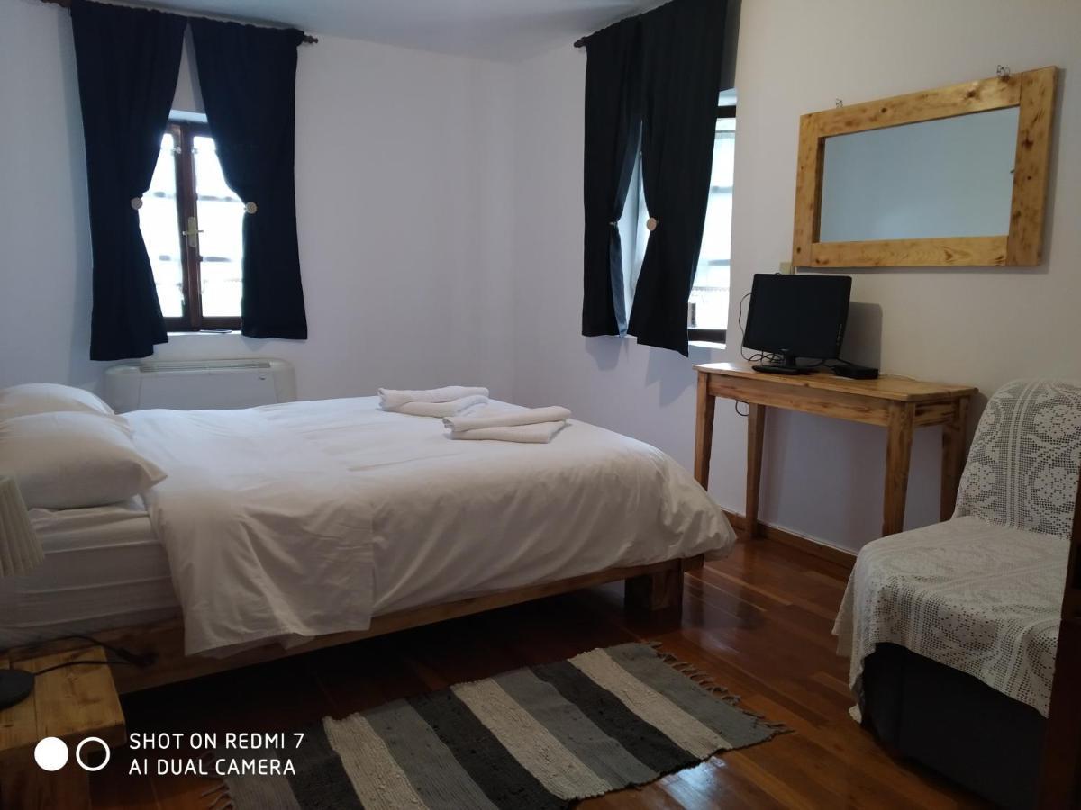 Hotel Xenonas Souliou à Samonída Extérieur photo