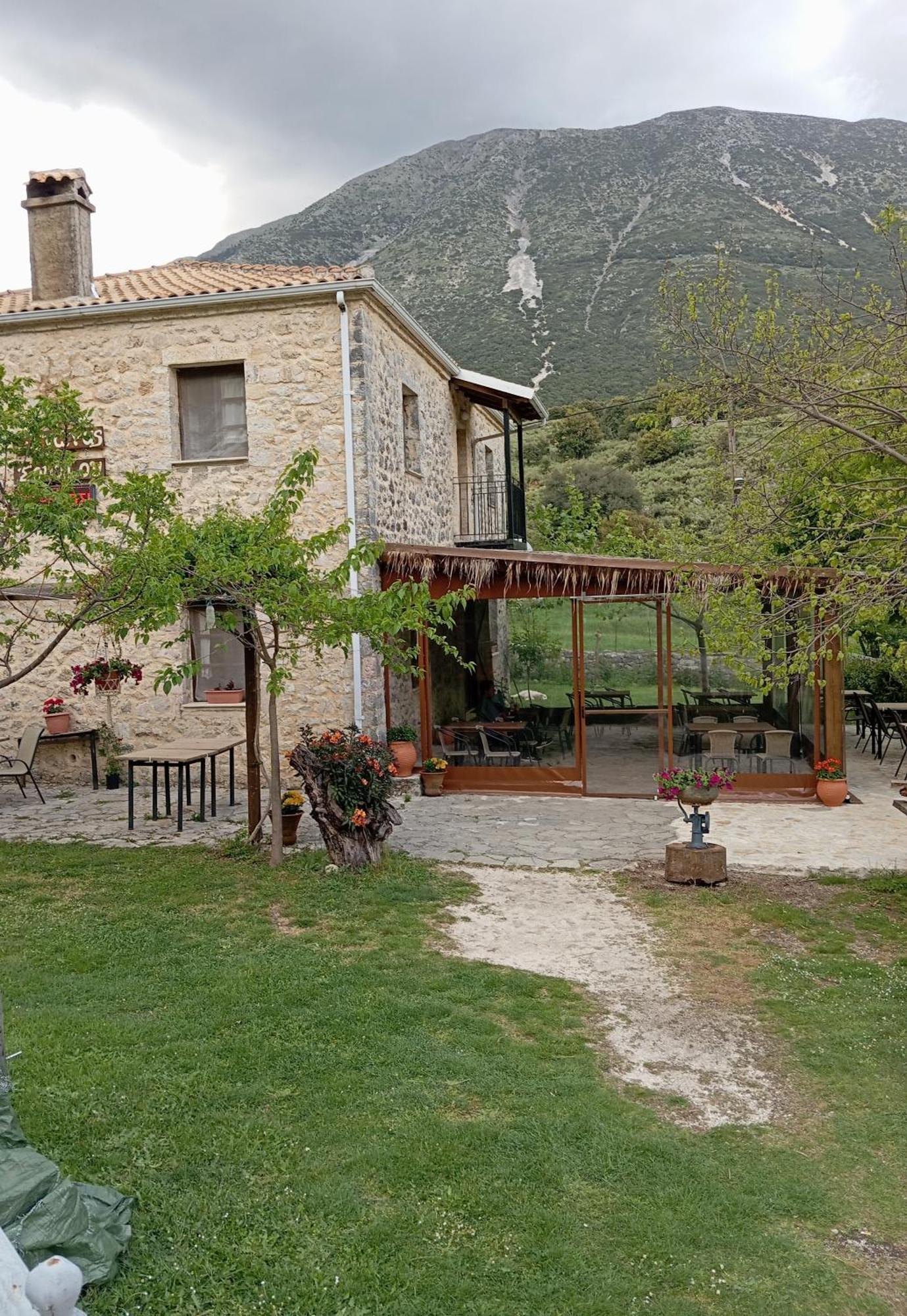 Hotel Xenonas Souliou à Samonída Extérieur photo