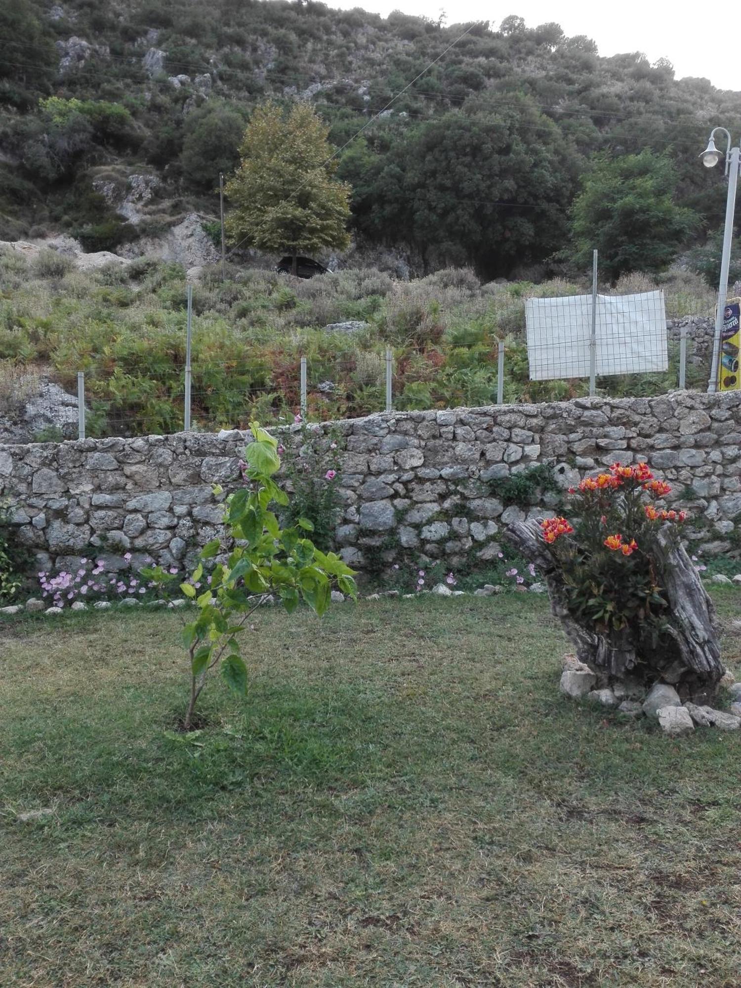 Hotel Xenonas Souliou à Samonída Extérieur photo
