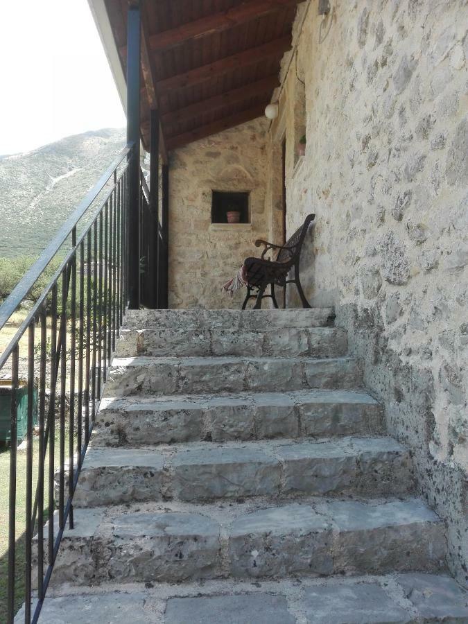 Hotel Xenonas Souliou à Samonída Extérieur photo