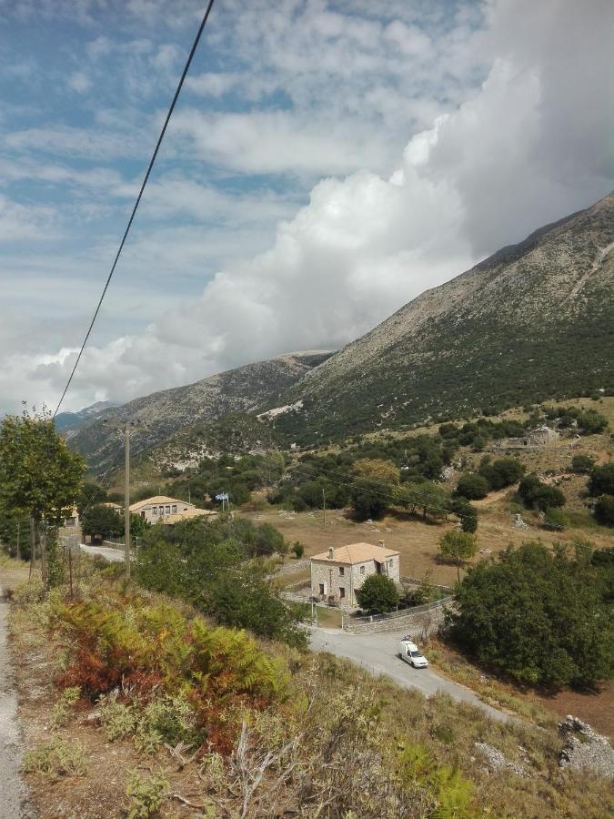 Hotel Xenonas Souliou à Samonída Extérieur photo